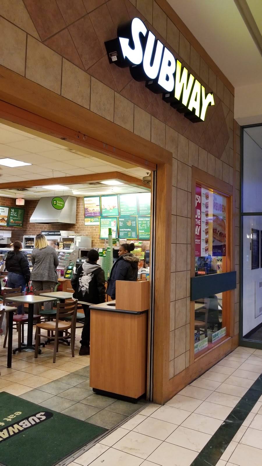 Subway | restaurant | 266 Lehigh Valley Mall Room 2041, Whitehall, PA 18052, USA | 6102643190 OR +1 610-264-3190