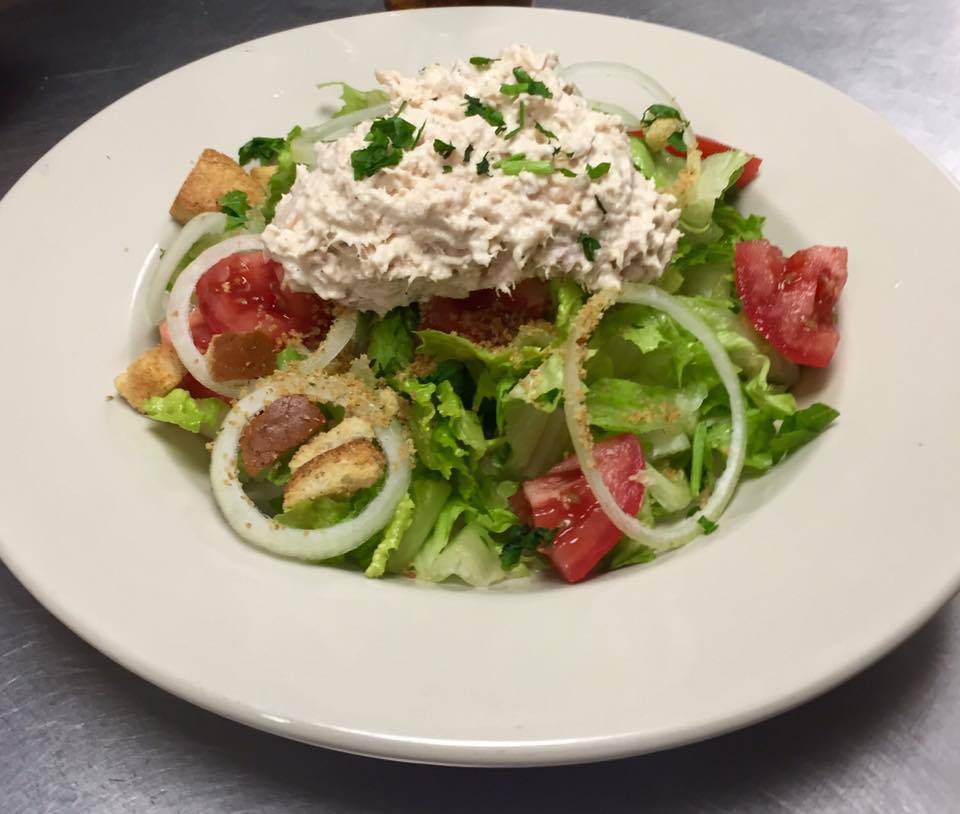 Dannys Seafood / Bar & Grille | restaurant | 574 N Front St, New Bedford, MA 02745, USA | 5089928643 OR +1 508-992-8643