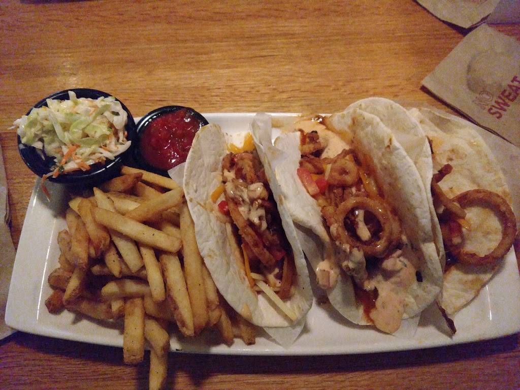 Applebees Grill + Bar | restaurant | 800 Cape Hwy, Raynham, MA 02767, USA | 5088231126 OR +1 508-823-1126