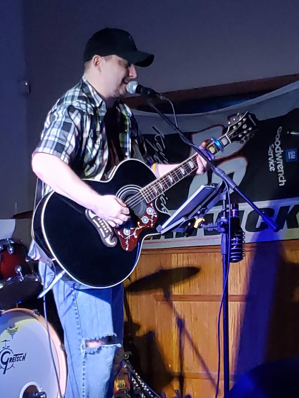 Golden Brothers | restaurant | 21 Southworth St N, Welland, ON L3B 1X8, Canada | 9057341715 OR +1 905-734-1715