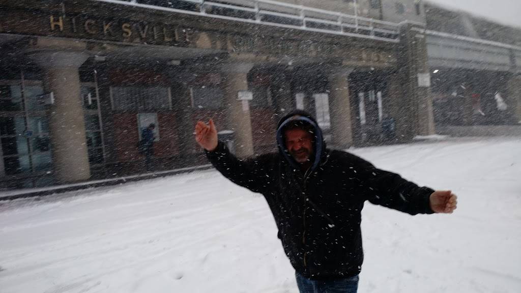 Dunkin Donuts | cafe | 24 Newbridge Rd, Hicksville, NY 11801, USA | 5169315777 OR +1 516-931-5777