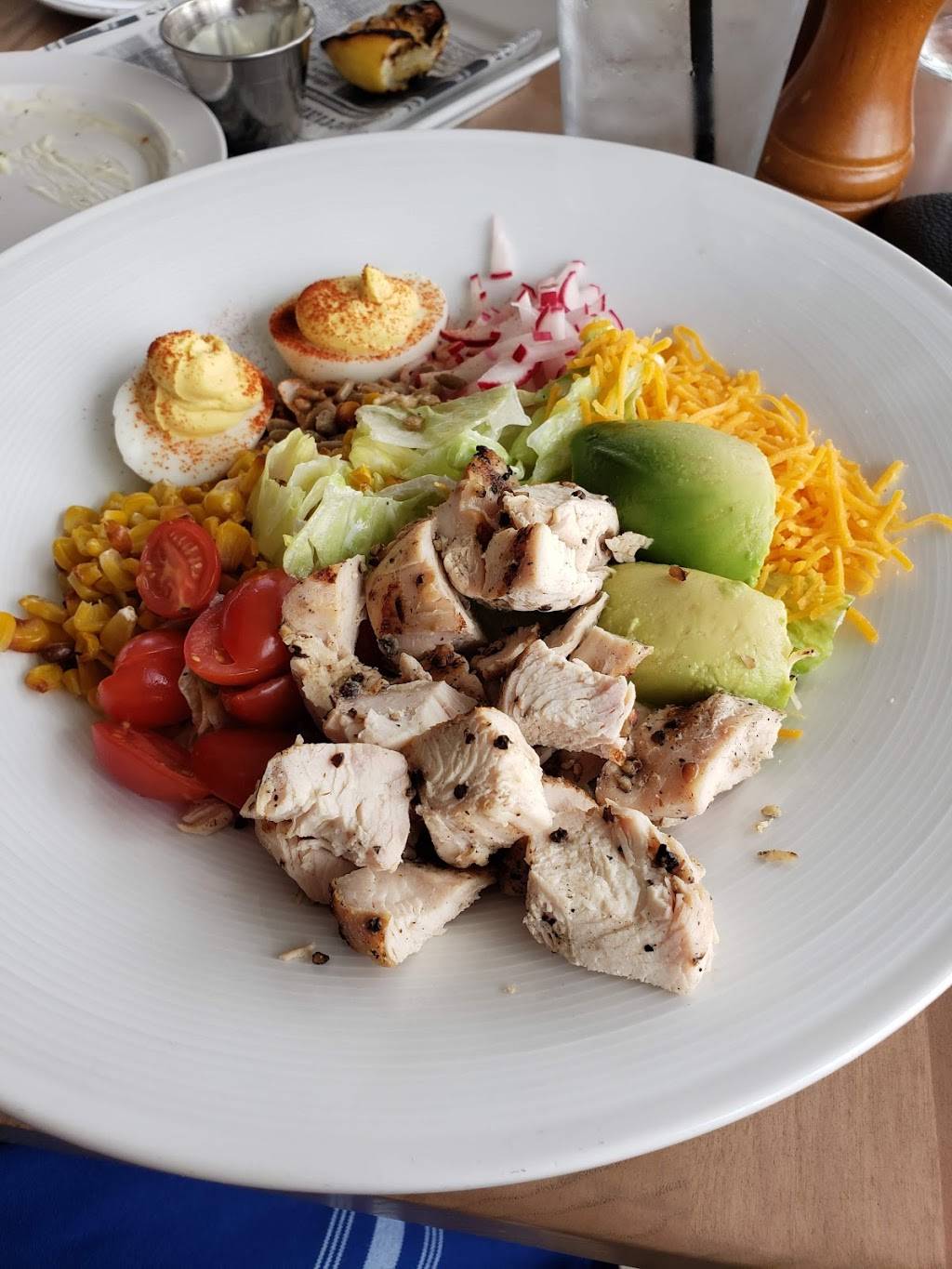 Shoreline Bar & Grille | restaurant | 2 Sassafras Pier, Erie, PA 16507, USA | 8146361005 OR +1 814-636-1005