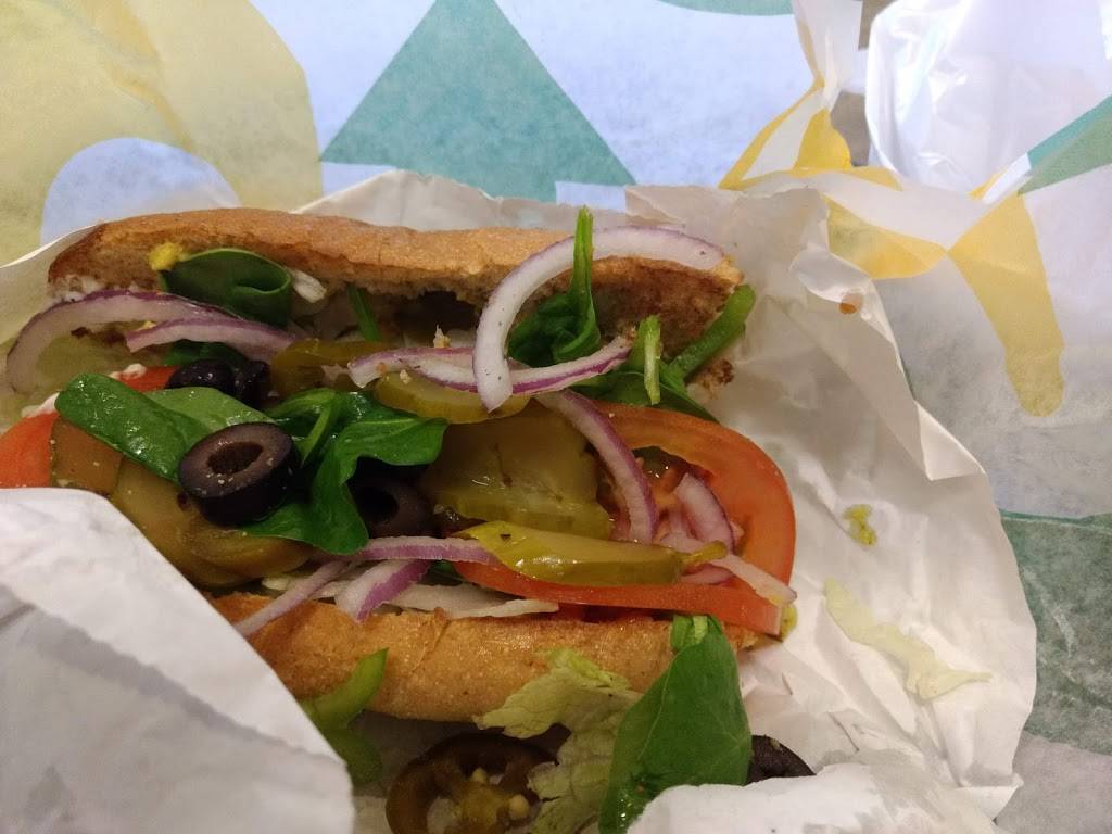 Subway | restaurant | 10 Gilmore Rd, Red Bluff, CA 96080, USA | 5305271371 OR +1 530-527-1371