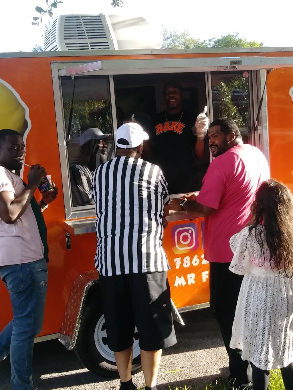 Mr.Frosty 305 | restaurant | 2550 NW 204th St, Miami Gardens, FL 33056, USA | 7862314215 OR +1 786-231-4215