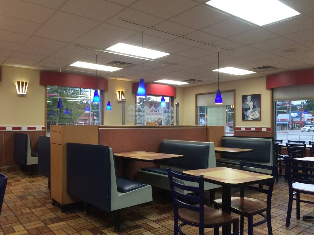 KFC | restaurant | 31 S Wisconsin Dells Pkwy, Wisconsin Dells, WI 53965, USA | 6082534532 OR +1 608-253-4532
