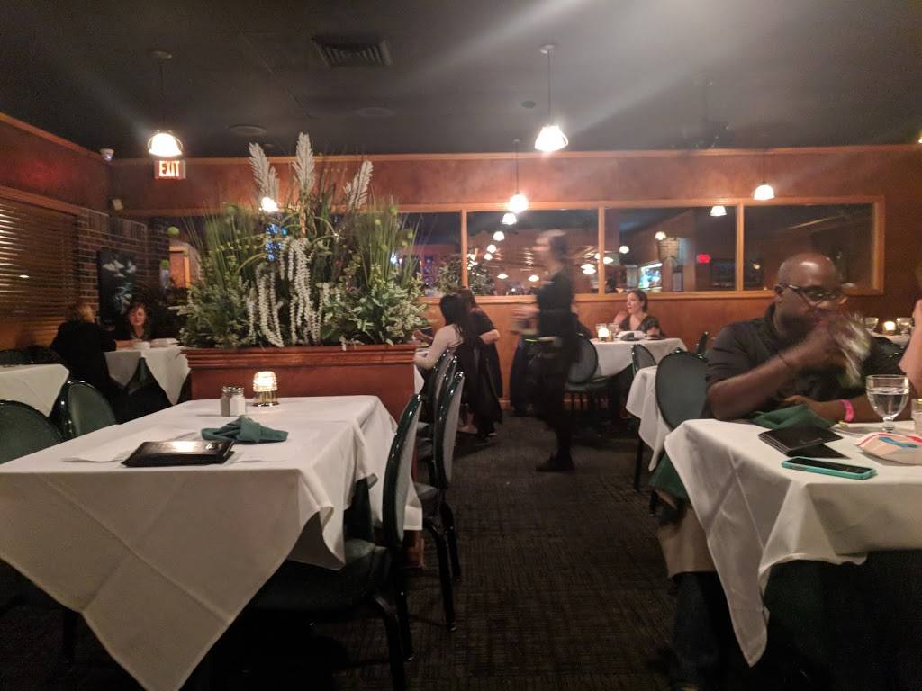 The Steakout | restaurant | 6300 Industrial Loop, Greendale, WI 53129, USA | 4144217200 OR +1 414-421-7200