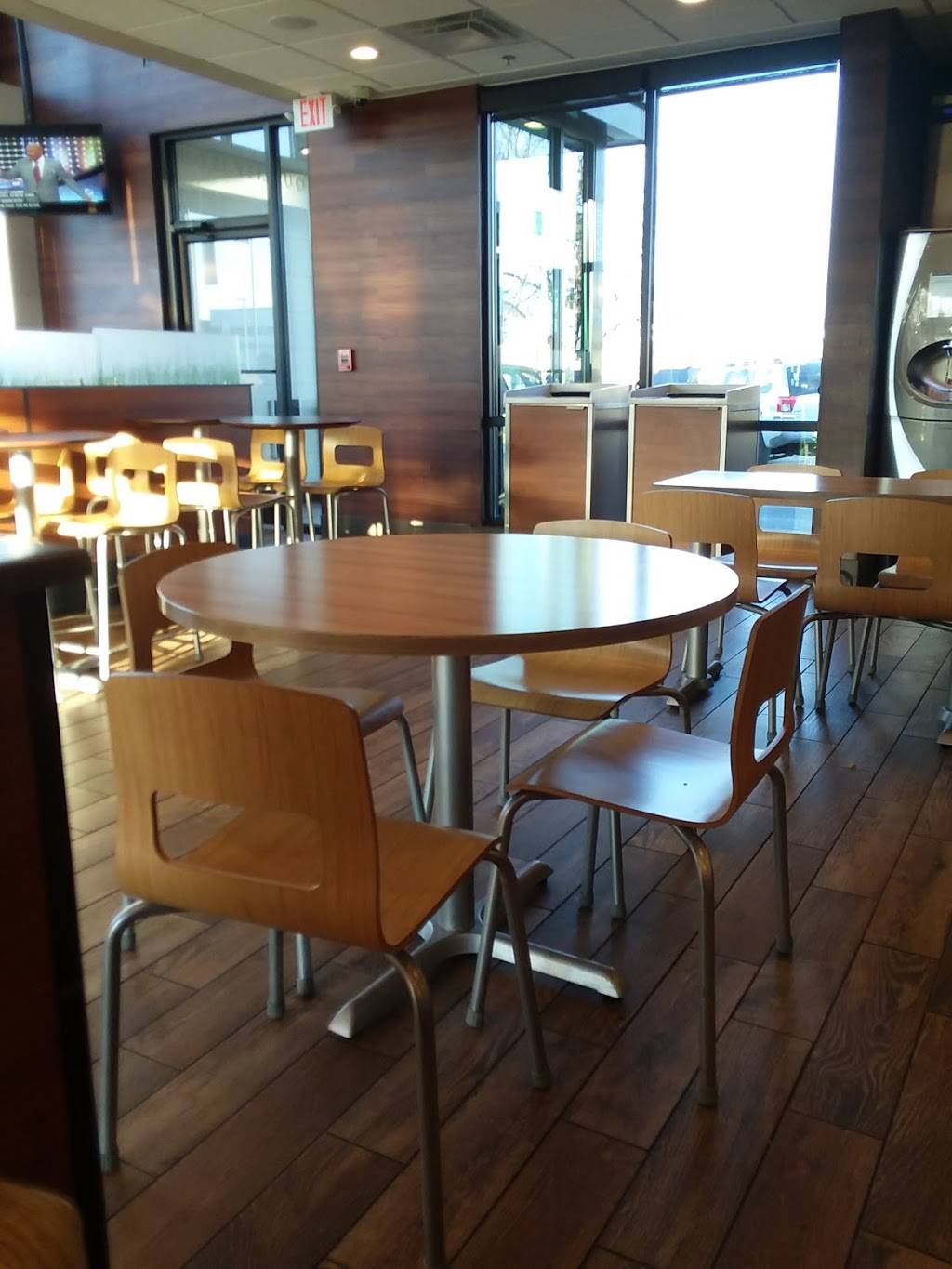 Wendys | restaurant | 29 W Golf Rd, Hoffman Estates, IL 60169, USA | 8478854637 OR +1 847-885-4637