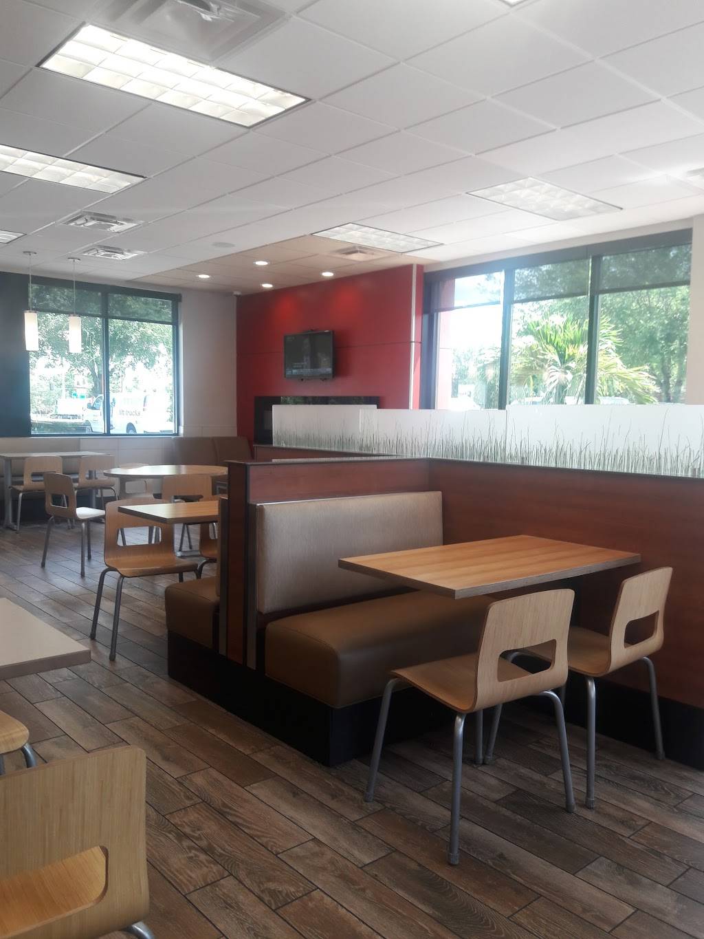 Wendys | restaurant | 4308 Sterling Commerce Dr, Plant City, FL 33566, USA | 8136598603 OR +1 813-659-8603