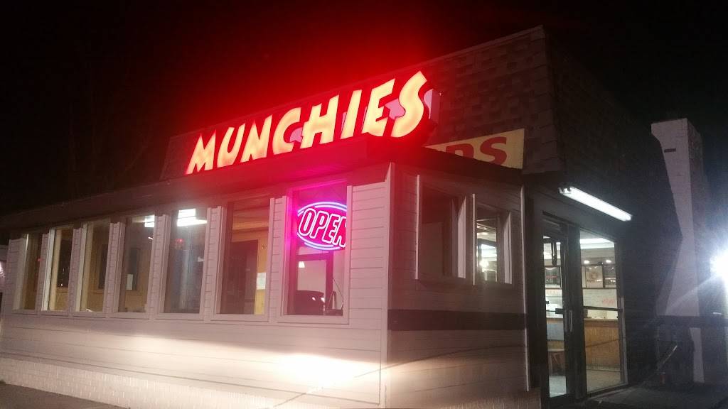 Munchies | restaurant | 4100 S Martin Luther King Jr Blvd, Lansing, MI 48910, USA | 5178872500 OR +1 517-887-2500