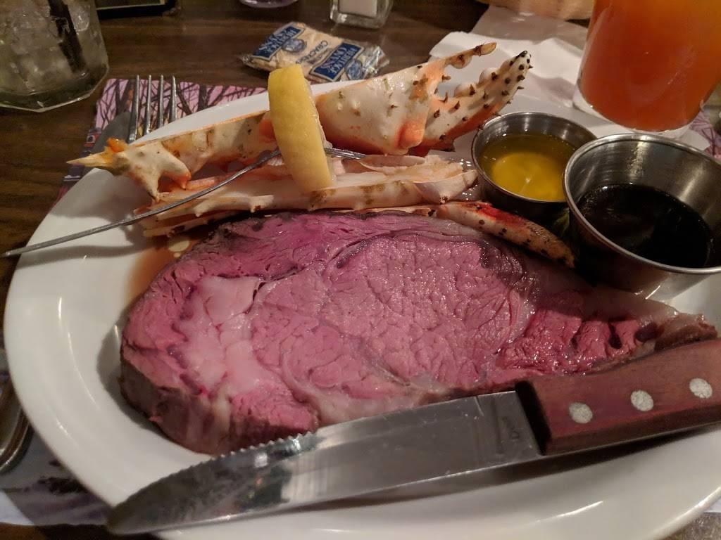 Village Supper Club | restaurant | 1725 S Shore Dr, Delavan, WI 53115, USA | 2627286360 OR +1 262-728-6360