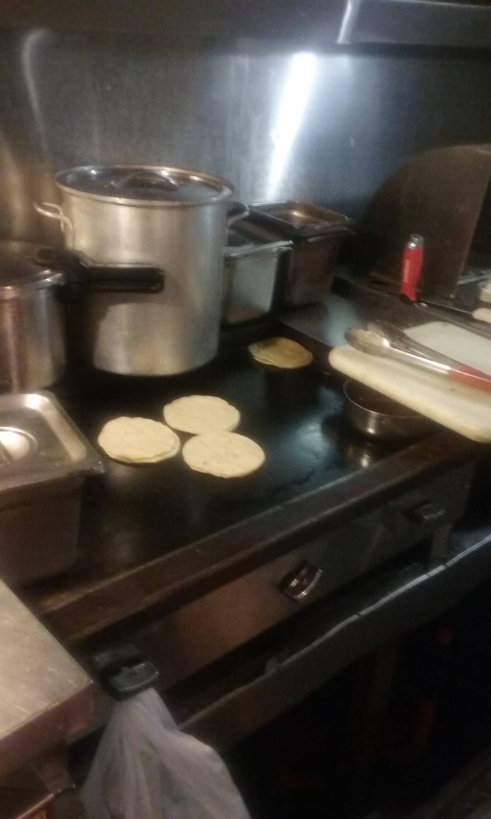 Geronimos Tacos Y Hot dogs | restaurant | 3350 W Valencia Rd, Tucson, AZ 85746, USA | 5208913976 OR +1 520-891-3976