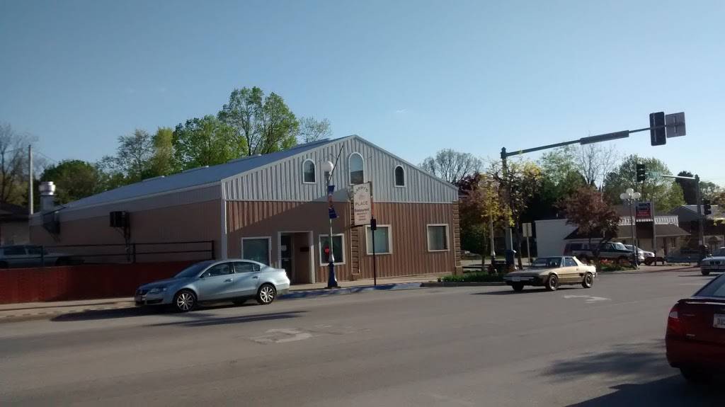 Larrys Place | restaurant | 221 W Main St, Anamosa, IA 52205, USA | 3194626950 OR +1 319-462-6950