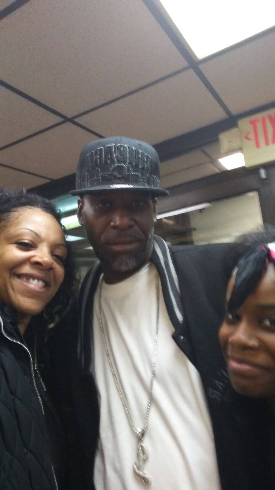 Churchs Chicken | restaurant | 4812 W North Ave, Chicago, IL 60639, USA | 7736226281 OR +1 773-622-6281