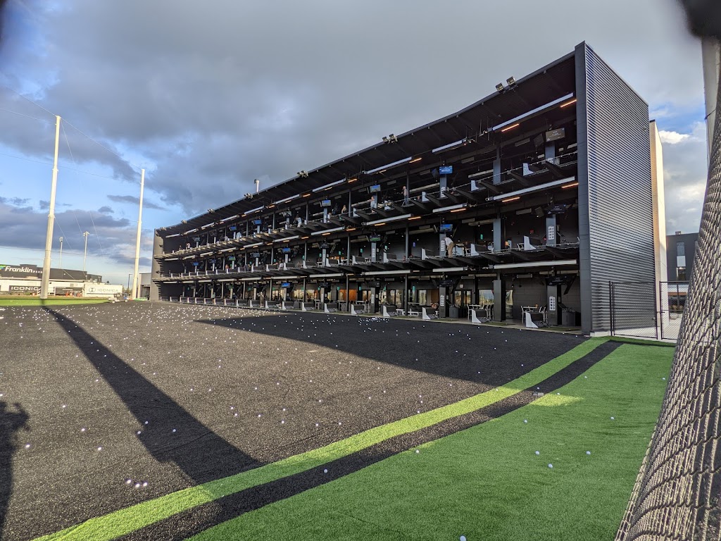 Luxe Golf Bays | restaurant | 7065 S Ballpark Dr, Franklin, WI 53132, USA | 4149086363 OR +1 414-908-6363