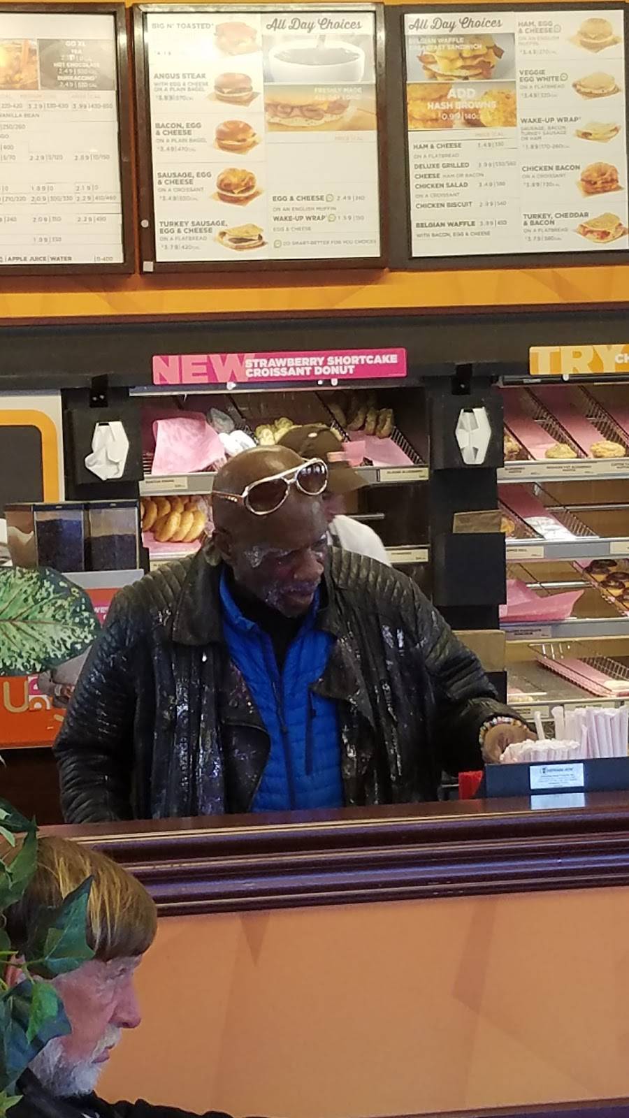 Dunkin | bakery | 16204 Lorain Ave, Cleveland, OH 44111, USA | 2168123865 OR +1 216-812-3865