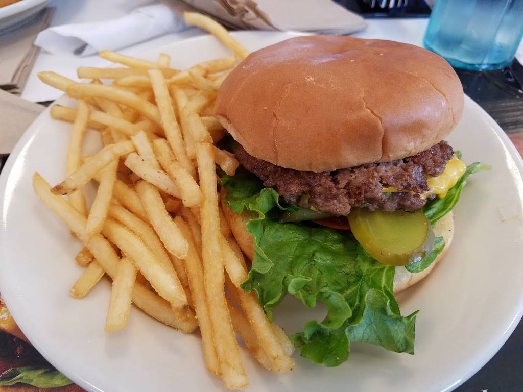 Steak n Shake | restaurant | 2209 Oakton St, Evanston, IL 60202, USA | 8474240111 OR +1 847-424-0111