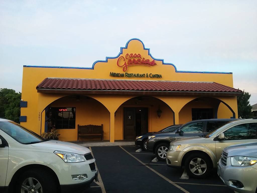 Casa Garcias Mexican Restaurant & Cantina | restaurant | 1901, I-35, Round Rock, TX 78664, USA | 5122188908 OR +1 512-218-8908