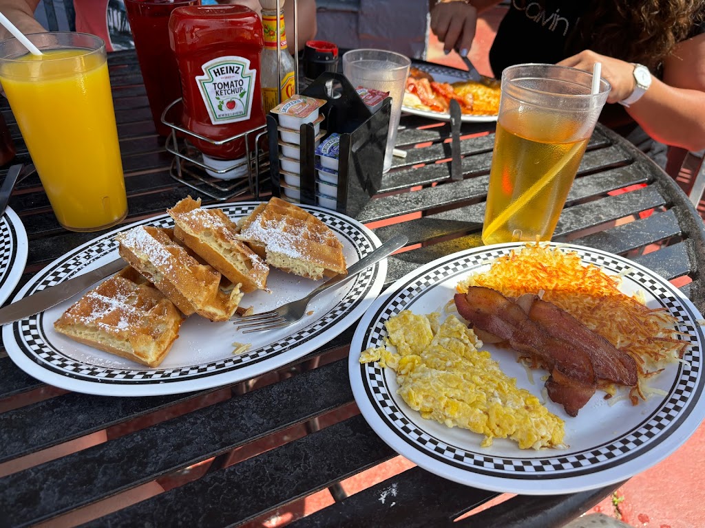 The Lunchbox | restaurant | 295 N Magnolia Dr, Tallahassee, FL 32301, USA | 8509429766 OR +1 850-942-9766