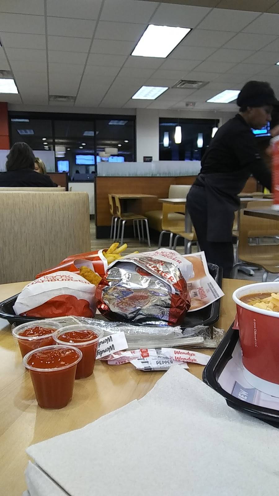 Wendys | restaurant | 2550 E Pioneer Pkwy, Arlington, TX 76010, USA | 8175334764 OR +1 817-533-4764