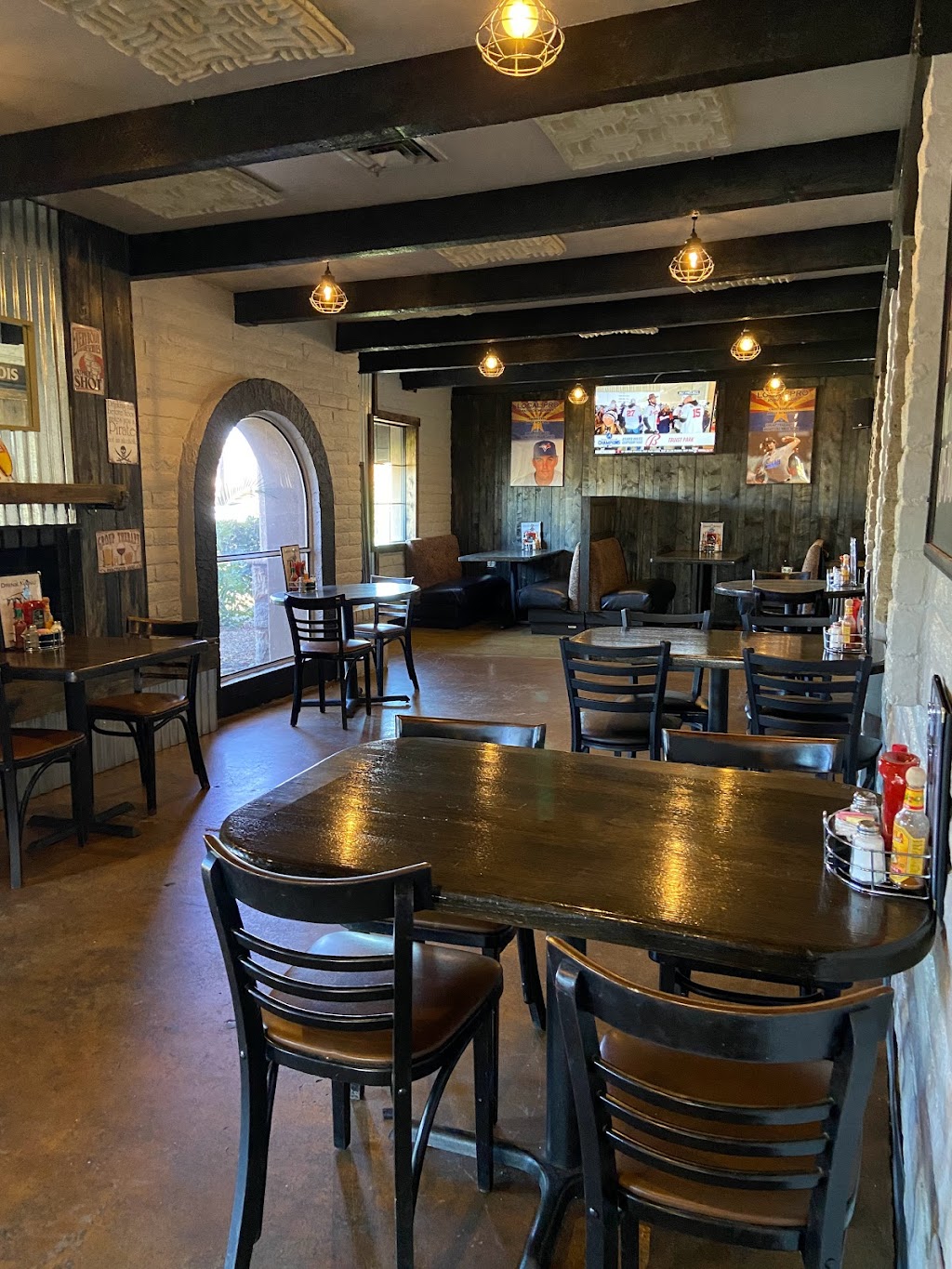TCs Pub & Grub | restaurant | 25 E Ray Rd, Gilbert, AZ 85296, USA | 4806875540 OR +1 480-687-5540