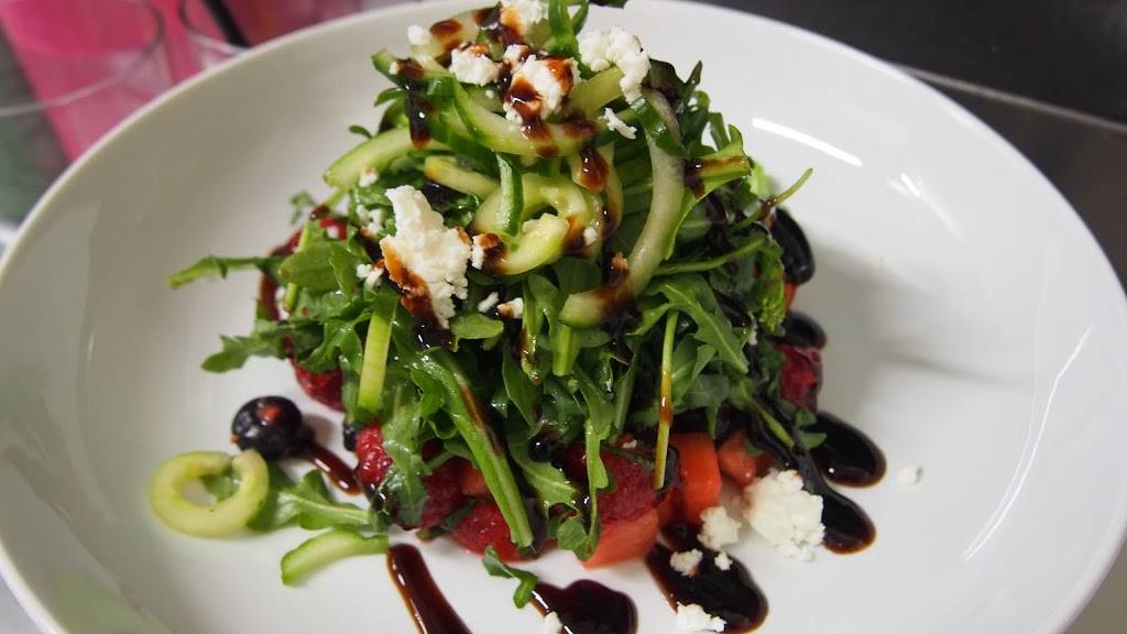 Hobarts Lighthouse | restaurant | 2281 McCrackens Landing Rd, Lakefield, ON K0L 2H0, Canada | 7056520557 OR +1 705-652-0557