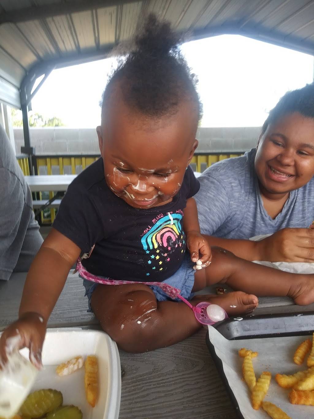 Buzzs Drive Inn | restaurant | 6707 Elder Ave, Goshen, CA 93227, USA | 5596511366 OR +1 559-651-1366