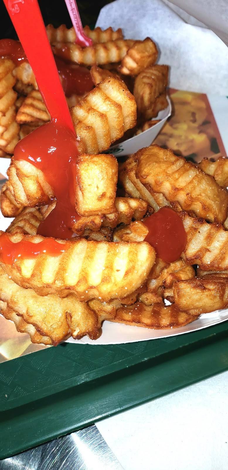 Nathans Famous Hot Dogs | restaurant | 25 Flatbush Ave, Brooklyn, NY 11217, USA | 7187973803 OR +1 718-797-3803