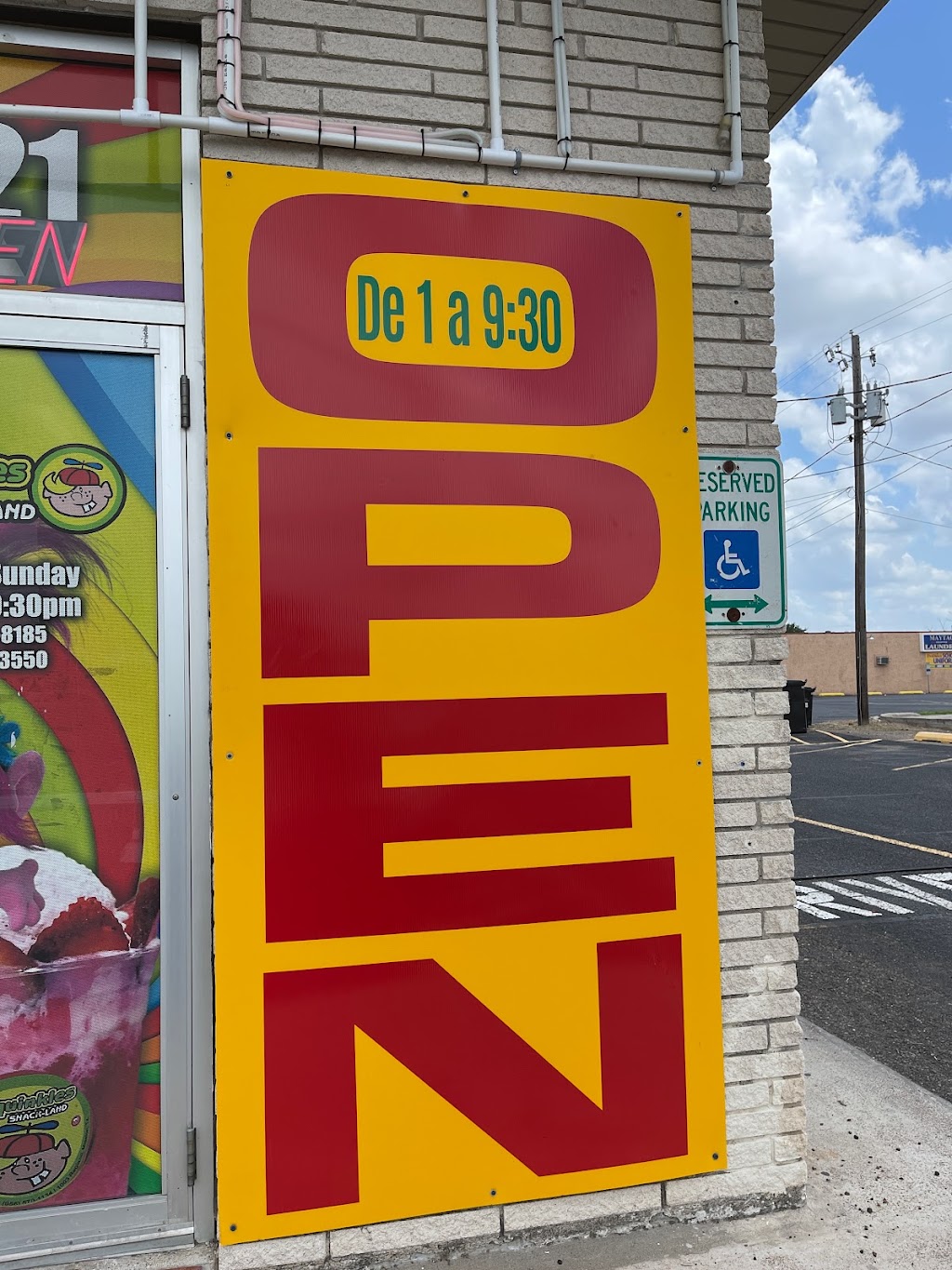 Xquinkles Snack-Land Weslaco | meal takeaway | 521 Business Hwy 83 E, Weslaco, TX 78596, USA | 9565208185 OR +1 956-520-8185