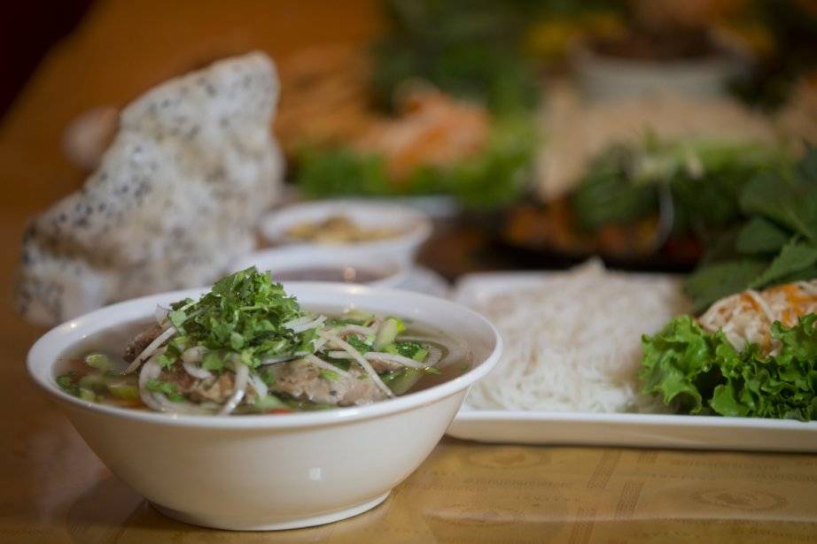 Restaurant Y Lan | restaurant | 6425 Rue Saint-Denis, Montréal, QC H2S 2R6, Canada | 5144953812 OR +1 514-495-3812