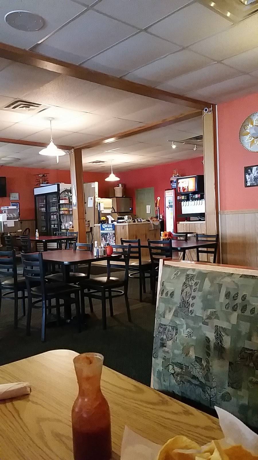 Rio Blanco | restaurant | 110 W Main St, Manchester, IA 52057, USA | 5639272744 OR +1 563-927-2744