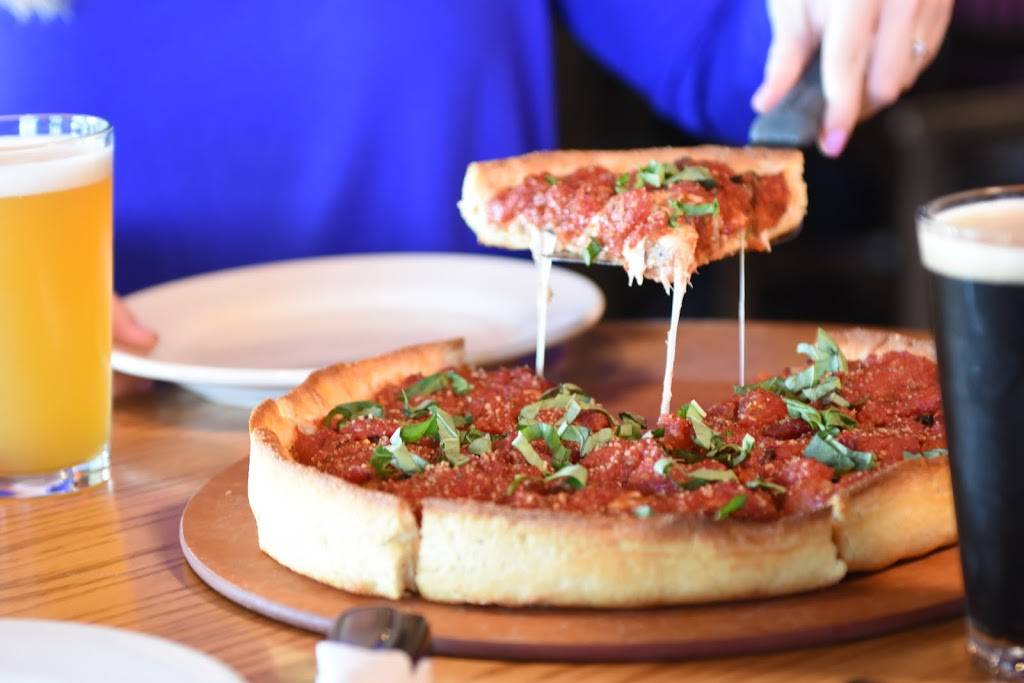 Old Chicago Pizza and Taproom | restaurant | 3100 Dodge St, Dubuque, IA 52003, USA | 5636902040 OR +1 563-690-2040