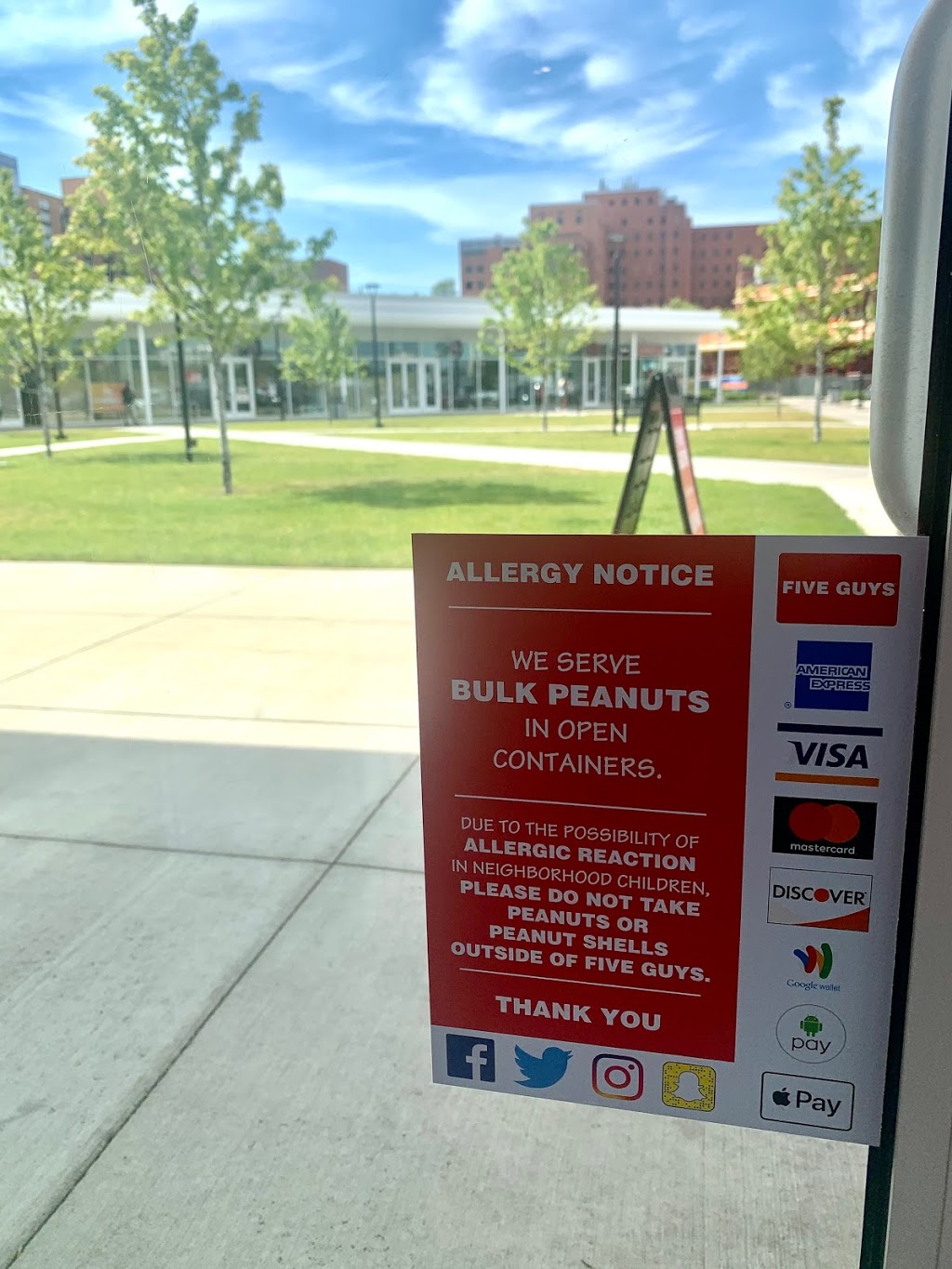 Five Guys | meal takeaway | 709 S Seeley Ave, Chicago, IL 60612, USA | 3122852709 OR +1 312-285-2709