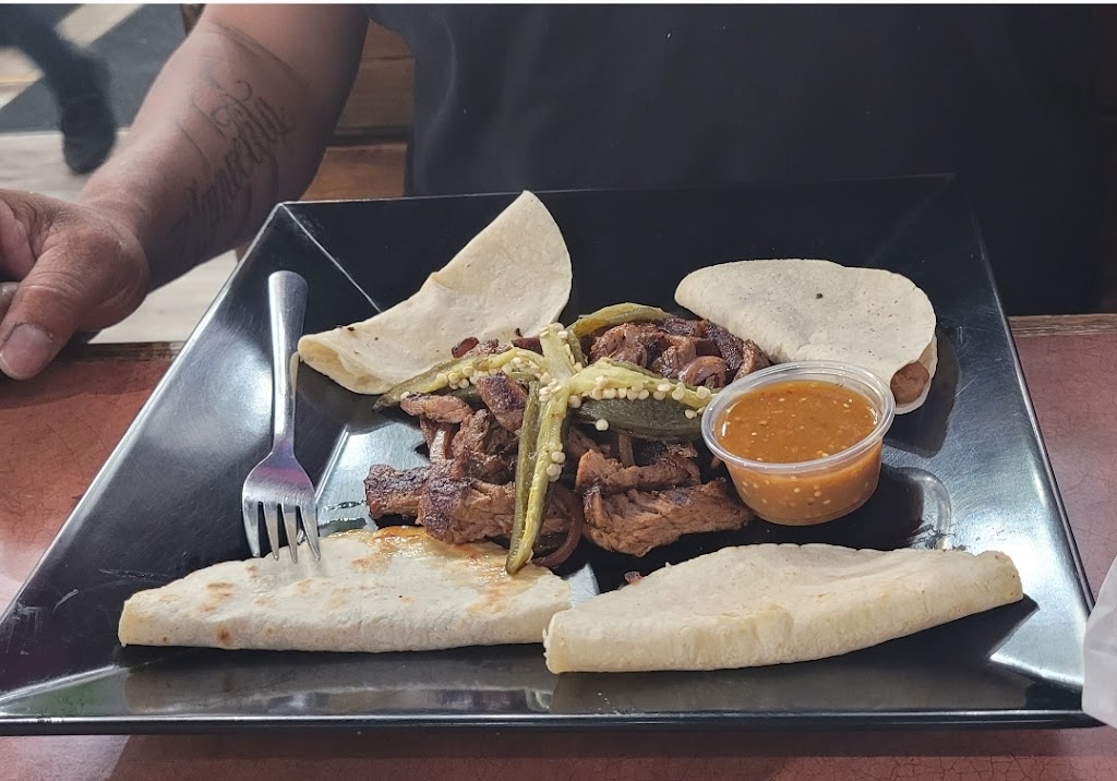 El Capitan Seafood and Grill | restaurant | 410 N Hillside St Suite 500, Wichita, KS 67214, USA | 3163399113 OR +1 316-339-9113