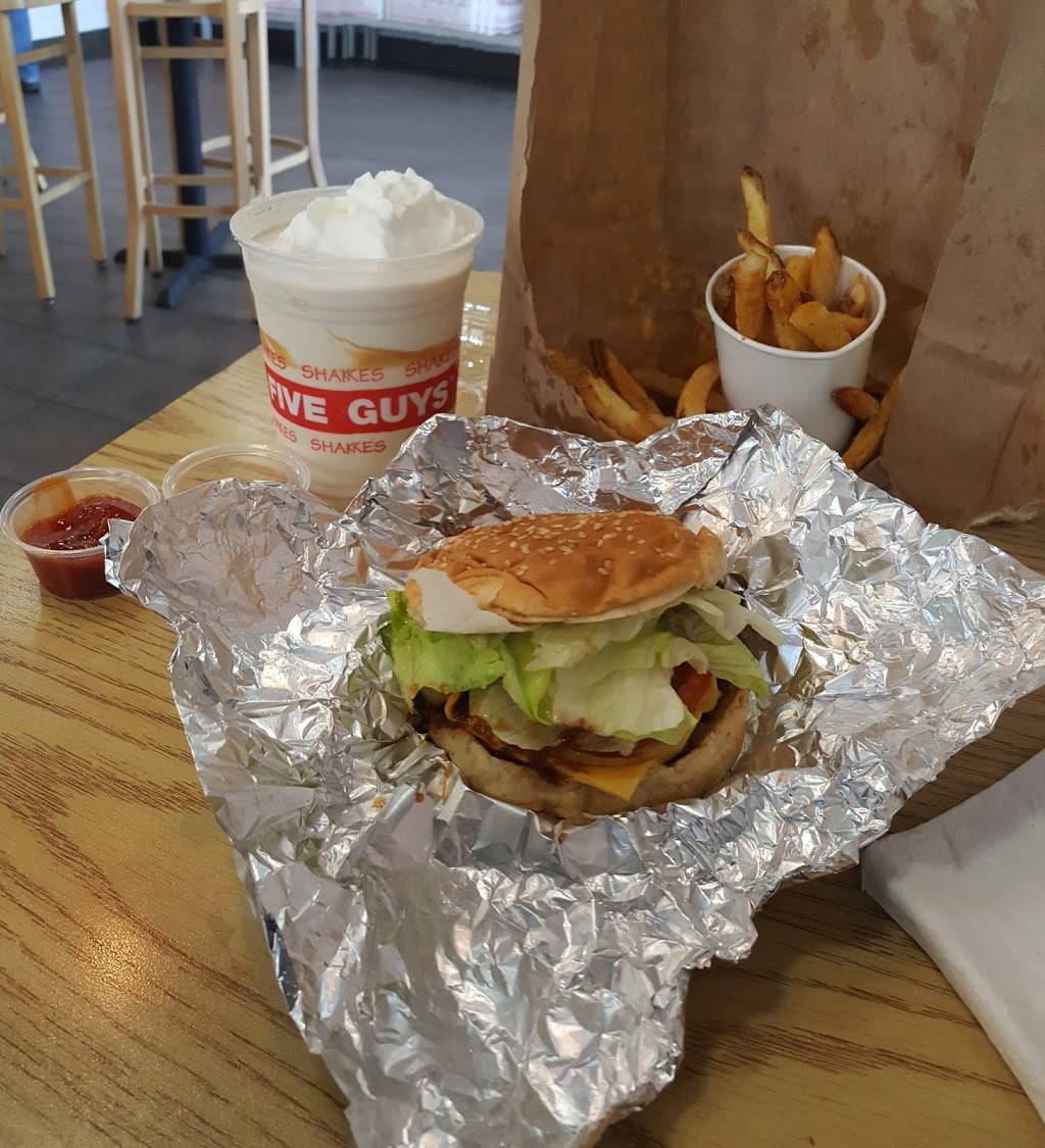 Five Guys | meal takeaway | 10060 Alabama St, Redlands, CA 92374, USA | 9093356666 OR +1 909-335-6666