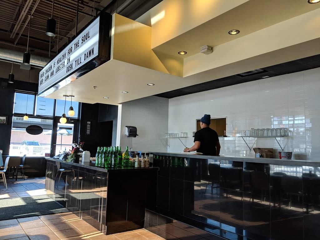 Dusk Till Dawn Fried Chicken & Seafood | restaurant | 342 E State St, West Lafayette, IN 47906, USA | 7652697020 OR +1 765-269-7020