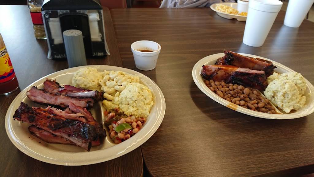 Mikeskas Bar-B-Q & Catering | restaurant | 22730 US-59, El Campo, TX 77437, USA | 8003882552 OR +1 800-388-2552