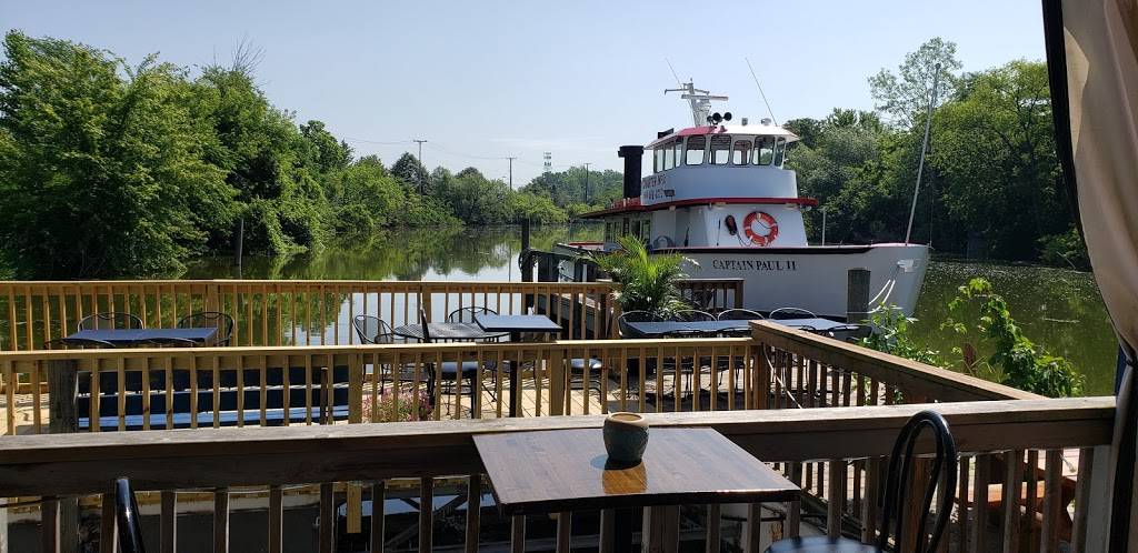 OCTOPUS BEER GARDEN | restaurant | 152 N River Rd, Mt Clemens, MI 48043, USA | 5864939551 OR +1 586-493-9551