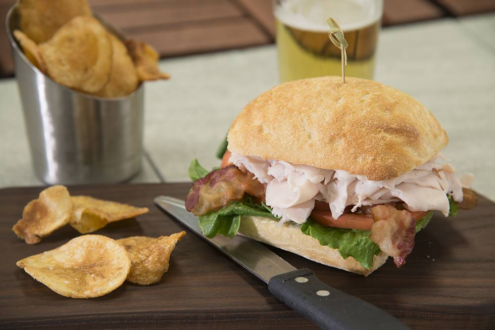 Recovery Sports Grill | restaurant | 600 Virginia St E, Charleston, WV 25301, USA | 6812058395 OR +1 681-205-8395