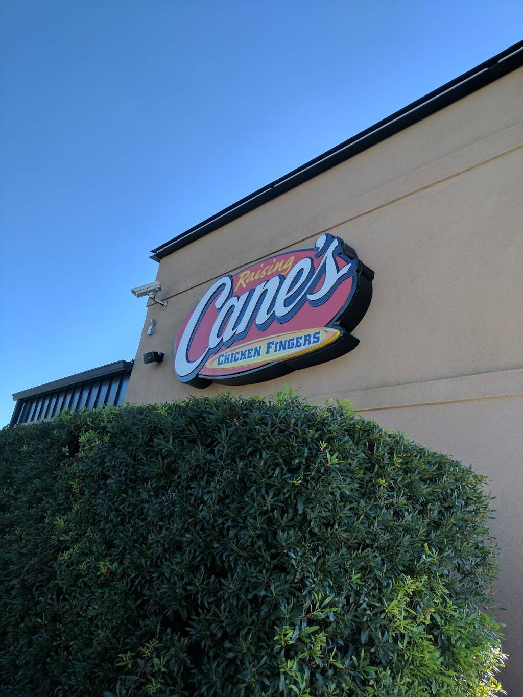 Raising Canes Chicken Fingers | meal takeaway | 8113 W Judge Perez Dr, Chalmette, LA 70043, USA | 5046822305 OR +1 504-682-2305