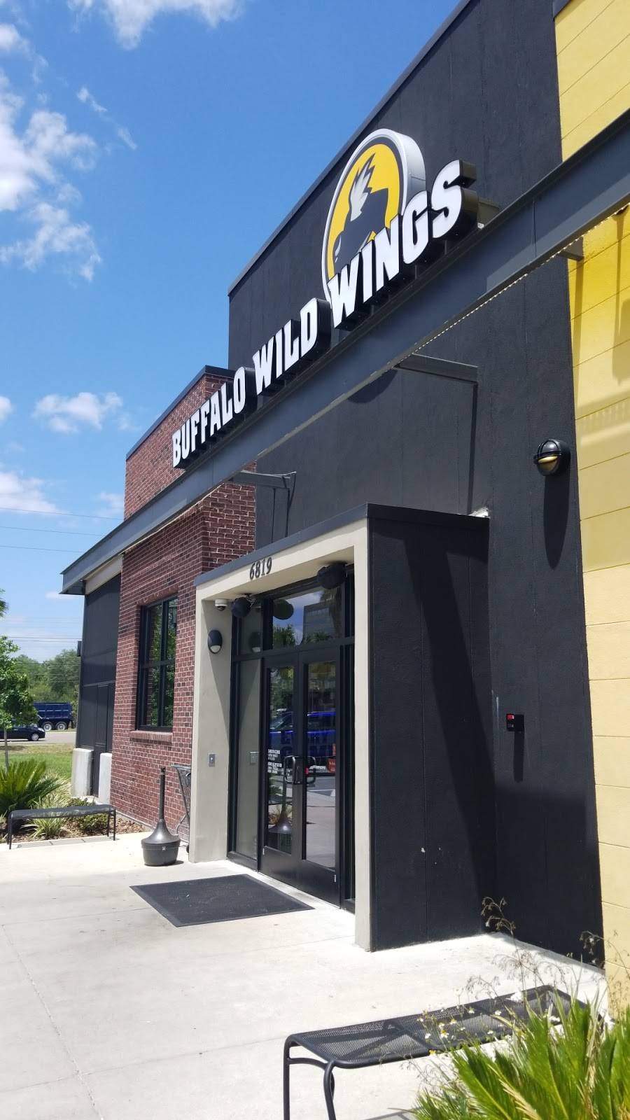 Buffalo Wild Wings | restaurant | 6819 S Semoran Blvd, Orlando, FL 32822, USA | 4078520910 OR +1 407-852-0910