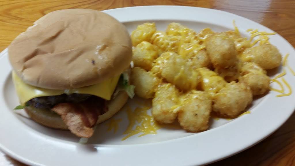 Mickeys Drive Inn | restaurant | 706 E 1st St, Kaplan, LA 70548, USA | 3376438523 OR +1 337-643-8523