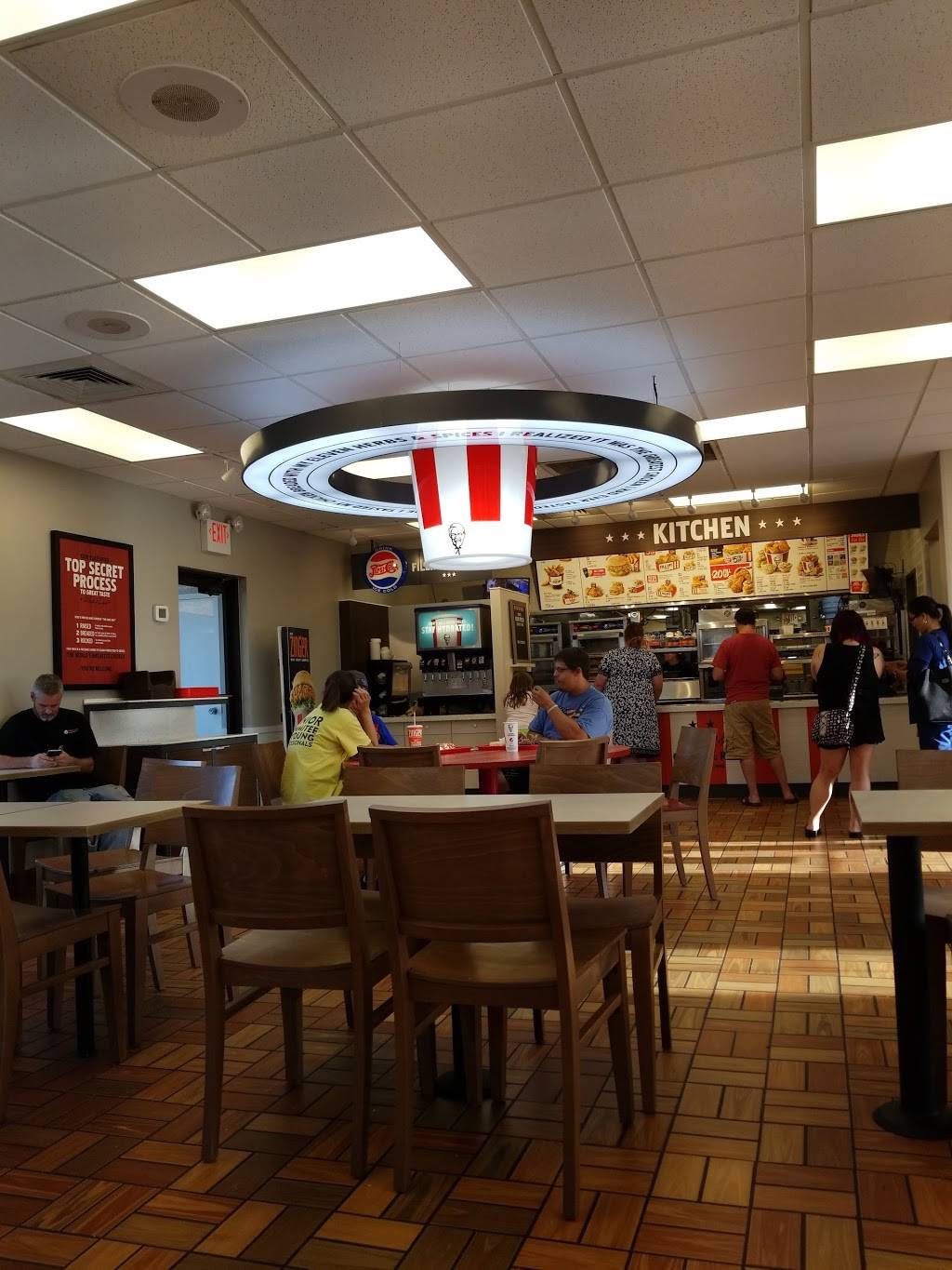 KFC | restaurant | 850 Eastgate S Dr, Cincinnati, OH 45245, USA | 5137523949 OR +1 513-752-3949