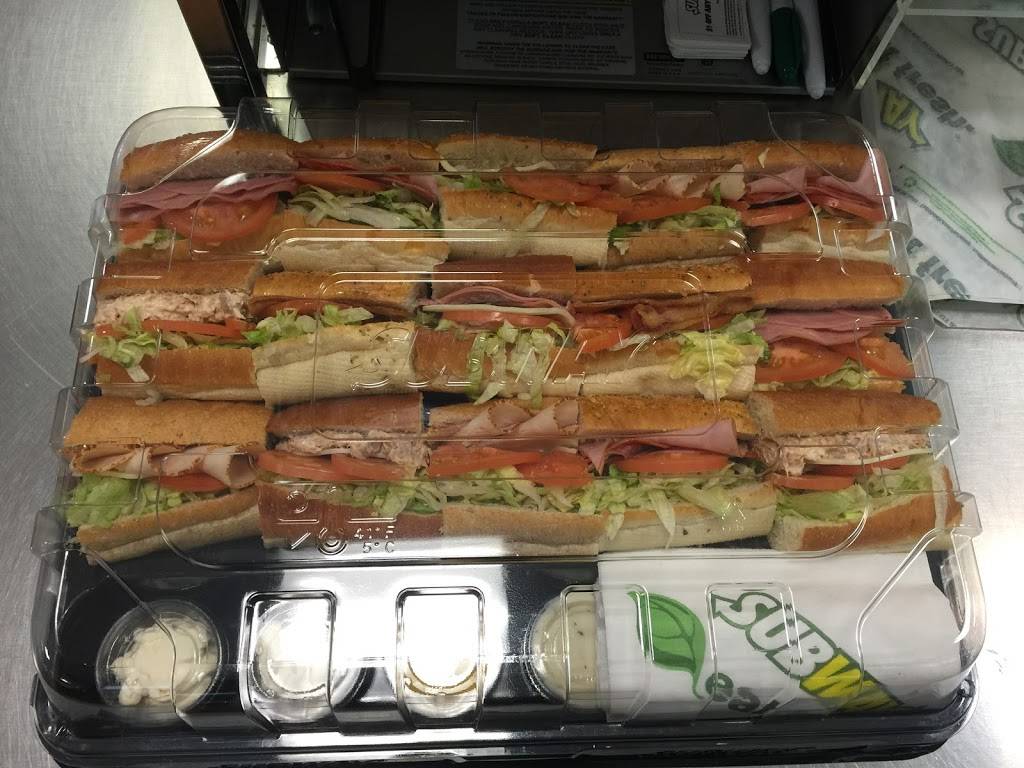 Subway | restaurant | 180 N King St, Northampton, MA 01060, USA | 4135862800 OR +1 413-586-2800