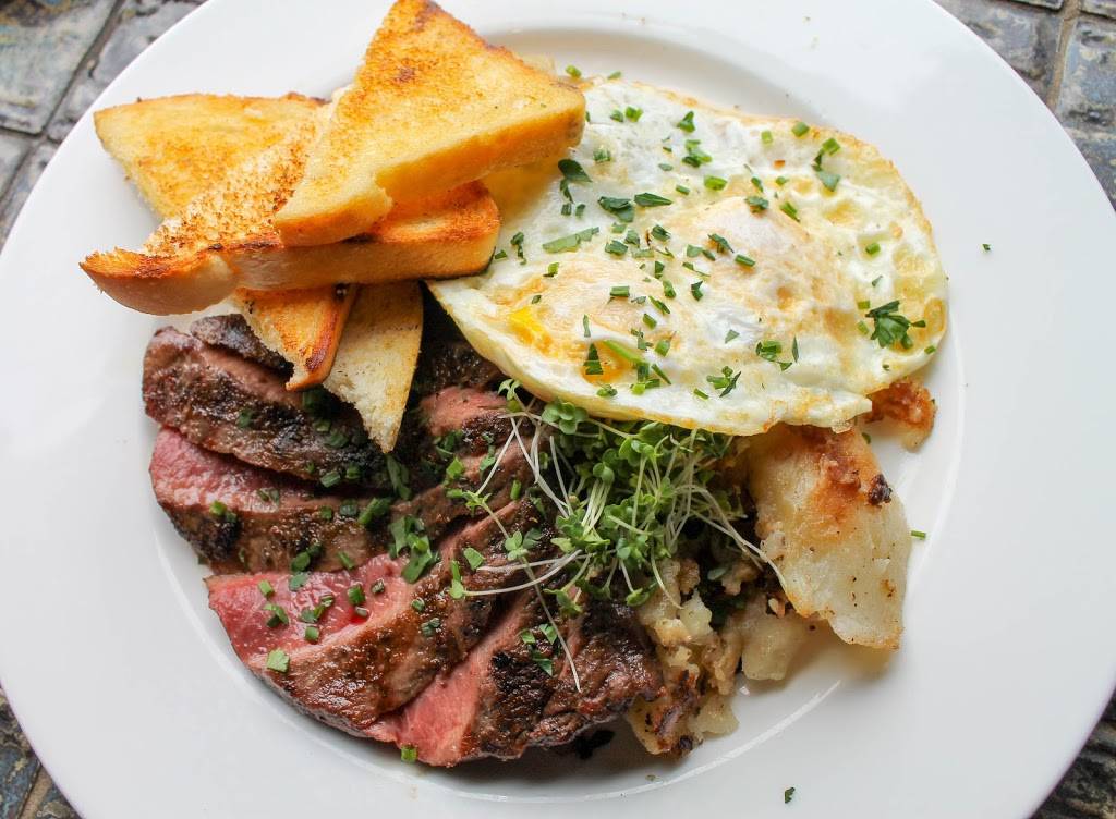 Charcoal Steak House | restaurant | 2980 King St E, Kitchener, ON N2A 1A9, Canada | 5198936570 OR +1 519-893-6570