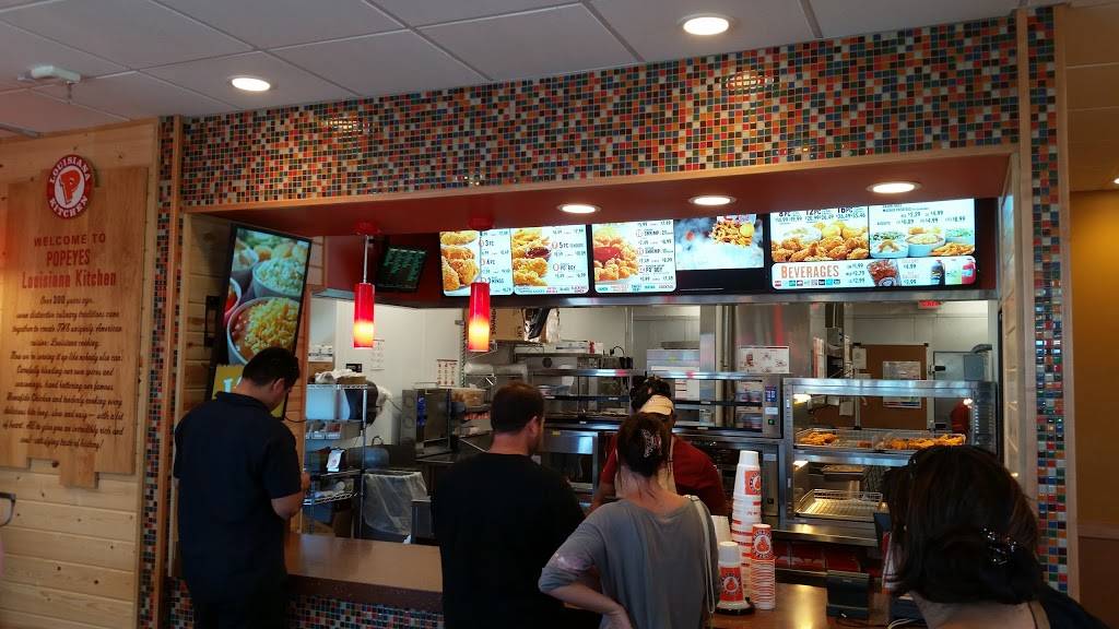 Popeyes Louisiana Kitchen | restaurant | 4401 US-17, Richmond Hill, GA 31324, USA | 9127563381 OR +1 912-756-3381