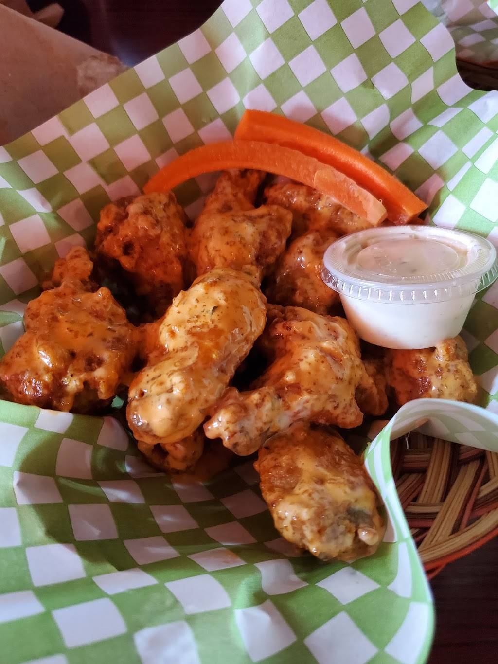 The Naked Wing | restaurant | 24018 Woodbine Ave, Keswick, ON L4P 3E9, Canada | 9059892525 OR +1 905-989-2525