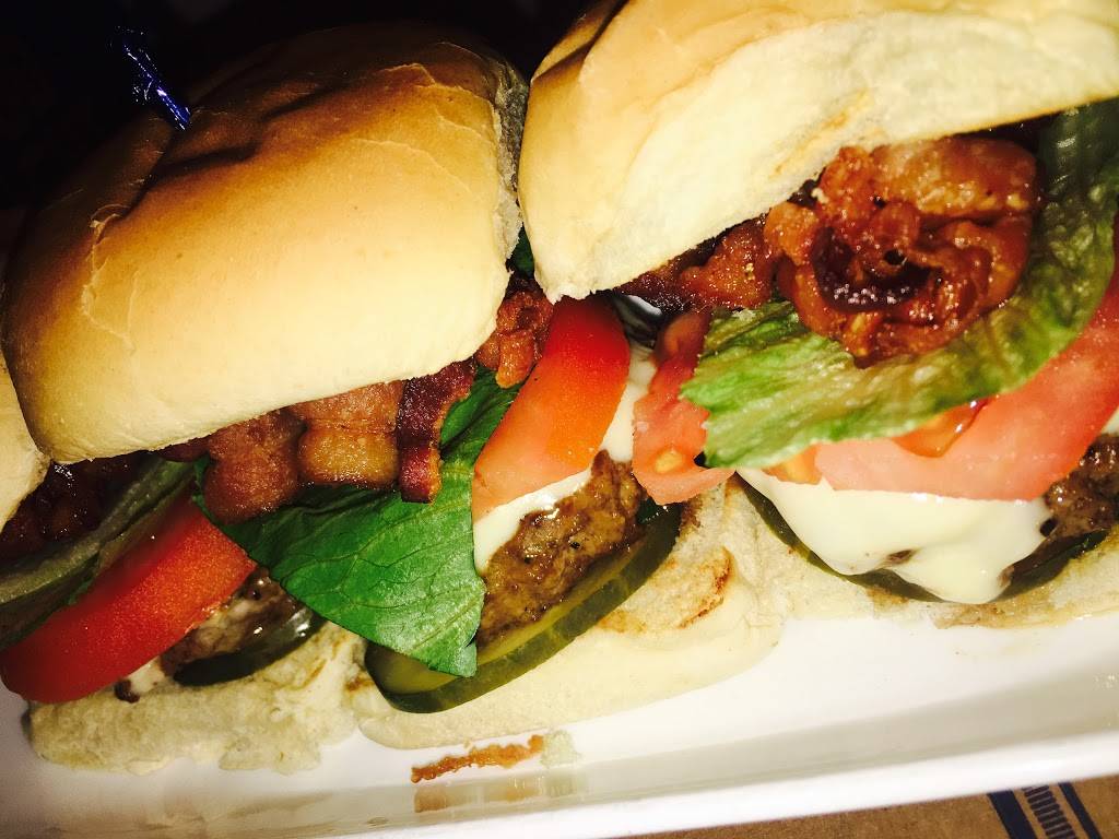 Wiseguys Bar & Grill | restaurant | 37208 Harper Ave, Clinton Twp, MI 48036, USA | 5869616510 OR +1 586-961-6510