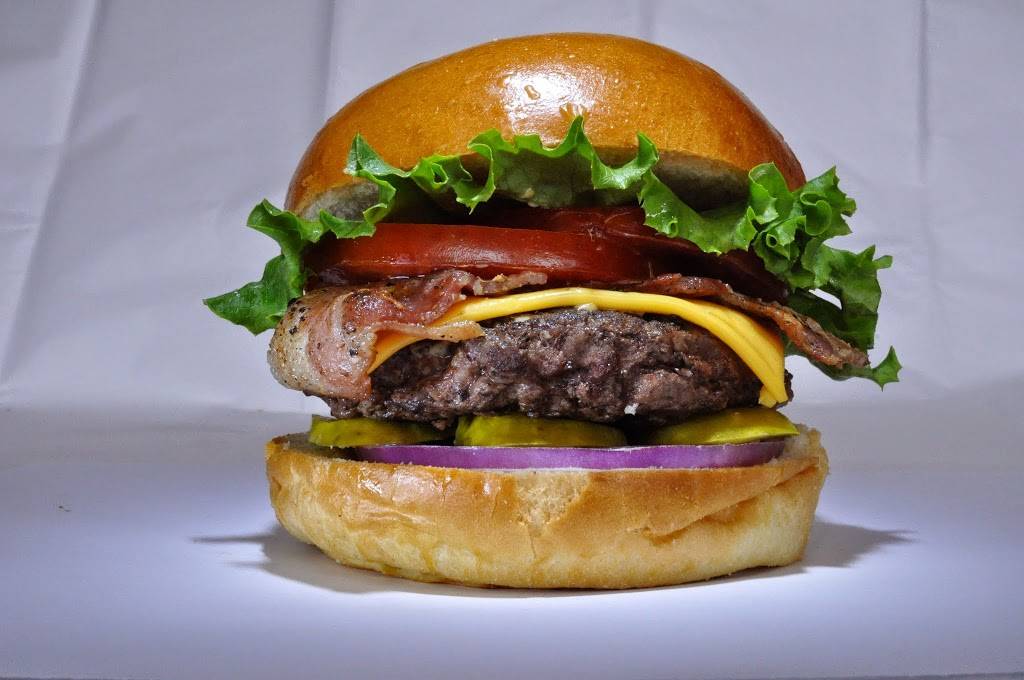 Capitales burgers | meal takeaway | 8612 Rue Centrale, LaSalle, QC H8P 1N5, Canada | 5144197788 OR +1 514-419-7788