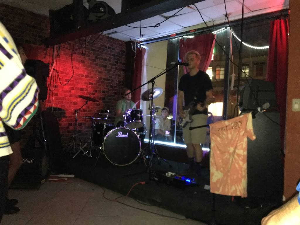 Grumpys underground | restaurant | 1018 N Mills Ave, Orlando, FL 32804, USA | 8138984717 OR +1 813-898-4717