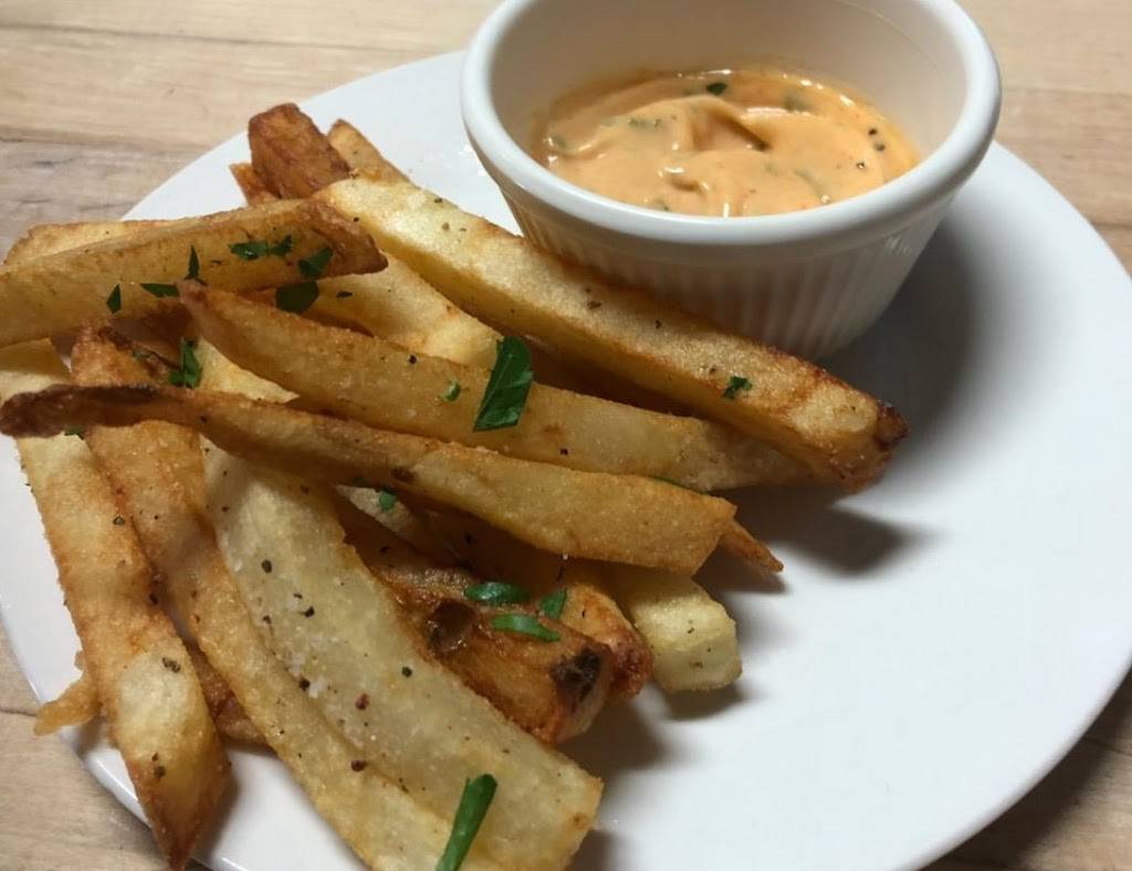 Volpes Sports Bar-Emmaus | restaurant | 501 Broad St, Emmaus, PA 18049, USA | 6109650311 OR +1 610-965-0311